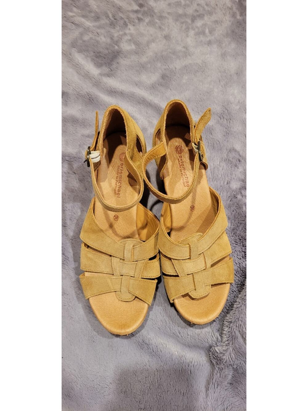 Eric Michael Wood Platform Heel Sandals Womens EU 38 US 7.5-8 Tan Suede Clogs